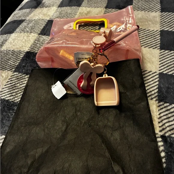 Bath & Body Works   PocketPac Key Ring Holder W / 2 Bags 
🆕 - Picture 7 of 14
